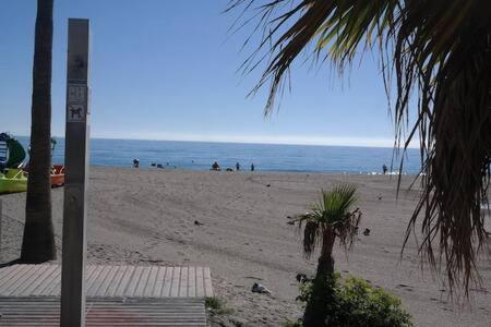 Apartamento En Primera Linea De Playa Nerja Eksteriør bilde